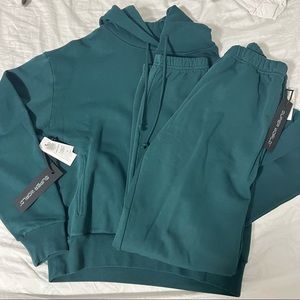 Aritzia Super World Super Fleece Sweat Set